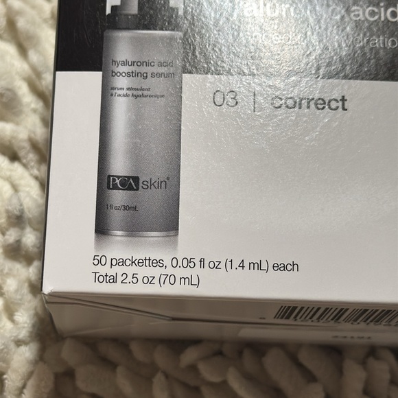 Hyaluronic Acid Boosting Serum 50 pc 1.4 ml each x 70 ml - Picture 2 of 2